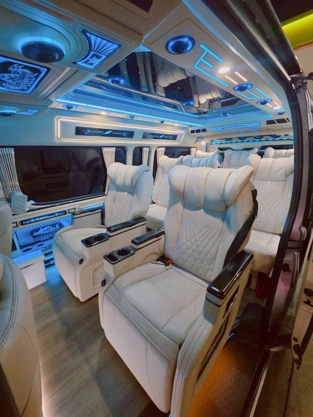 Premium Van Gallery